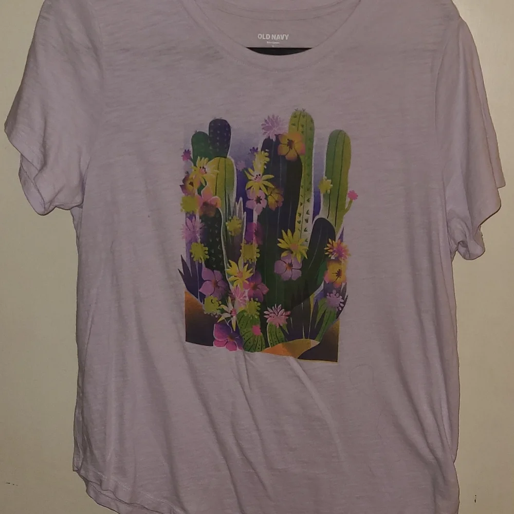 Tshirt - Picture 1 of 3